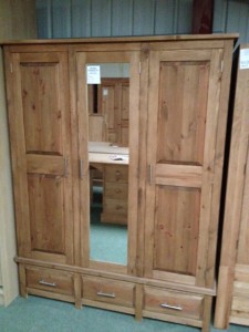 New Style 5ft triple wardrobe - ?599